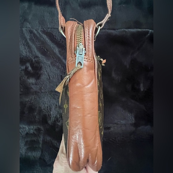 Louis Vuitton Vintage Monogram Wristlet Clutch - Picture 7 of 11